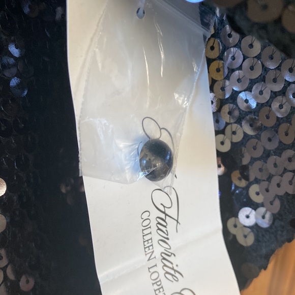 Woman’s Blazer Covered in sequins!🧥
My Favorite Things SZ 1X - Picture 6 of 9